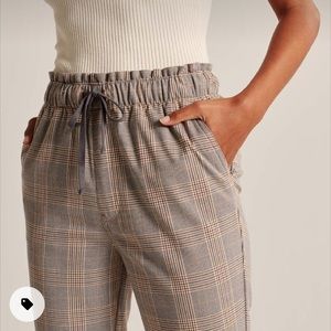 NWT A&F Pull on Tapered Pants